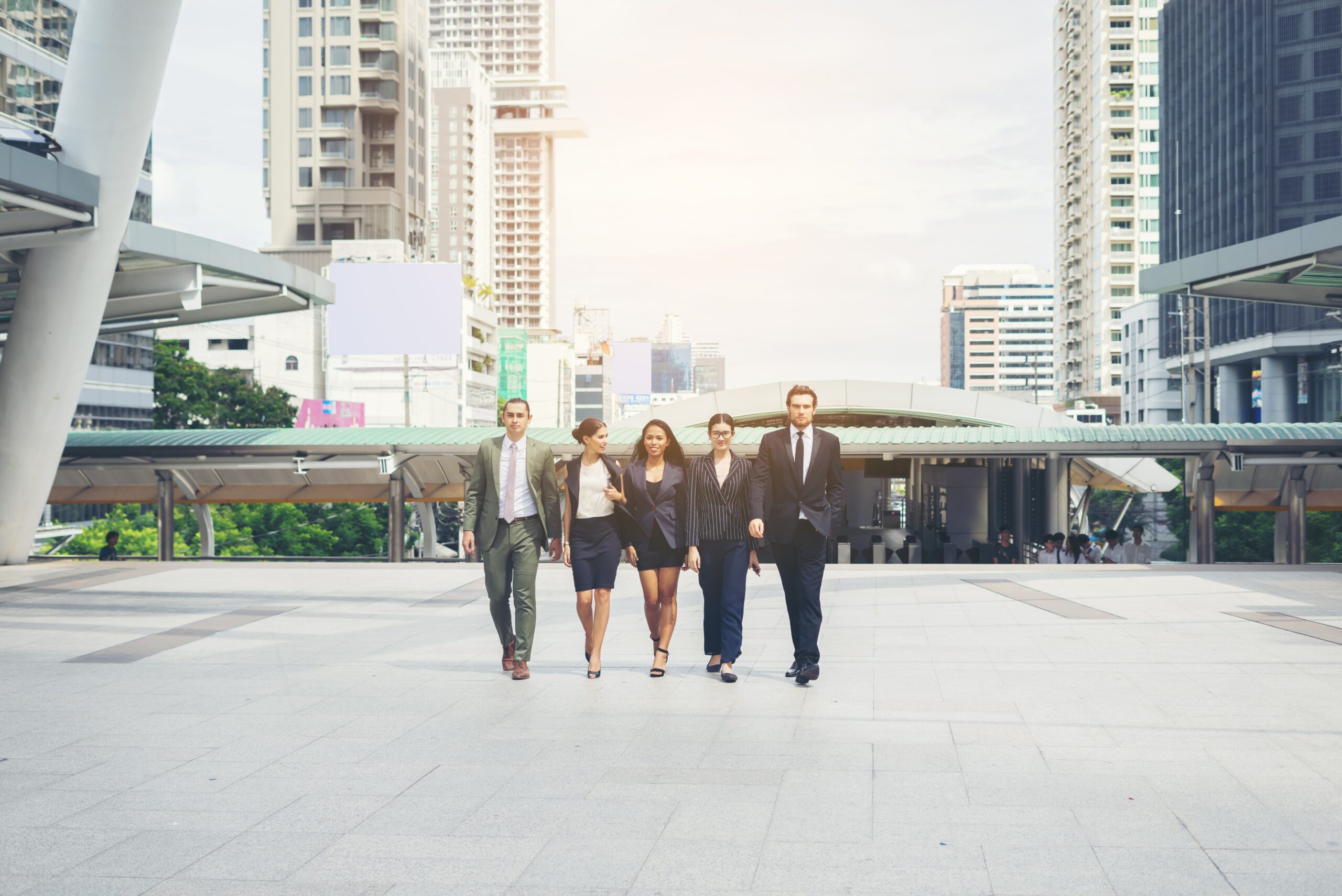 portrait-business-people-worker-team-outside (1)
